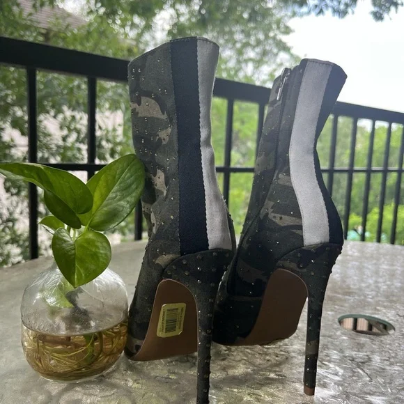 STEVE MADDEN BOOTS 💚🤎 - Picture 3 of 4